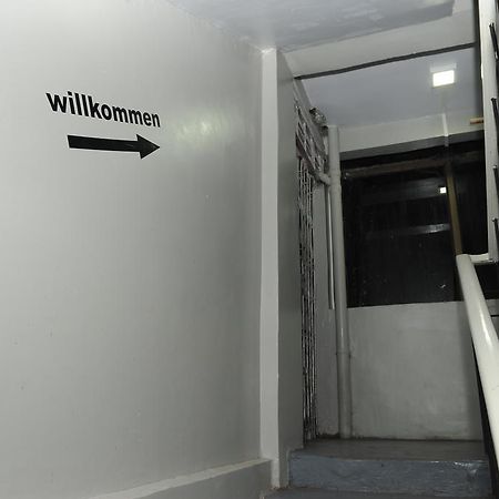Space Boutique Hostel ヤンゴン エクステリア 写真