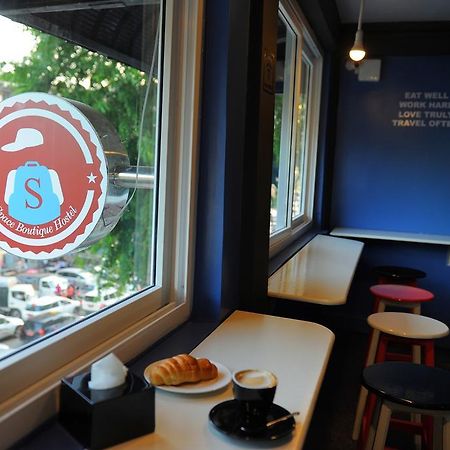 Space Boutique Hostel ヤンゴン エクステリア 写真