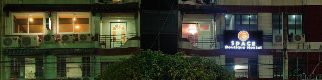 Space Boutique Hostel ヤンゴン エクステリア 写真