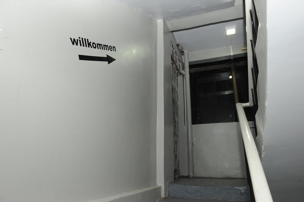 Space Boutique Hostel ヤンゴン エクステリア 写真