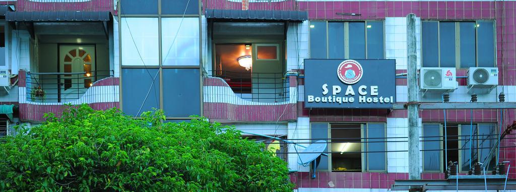 Space Boutique Hostel ヤンゴン エクステリア 写真