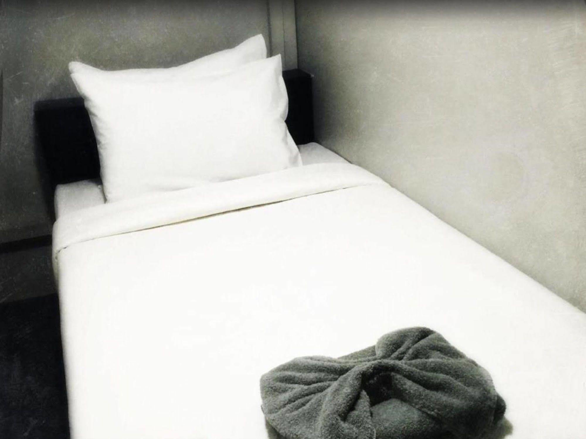 Space Boutique Hostel ヤンゴン エクステリア 写真