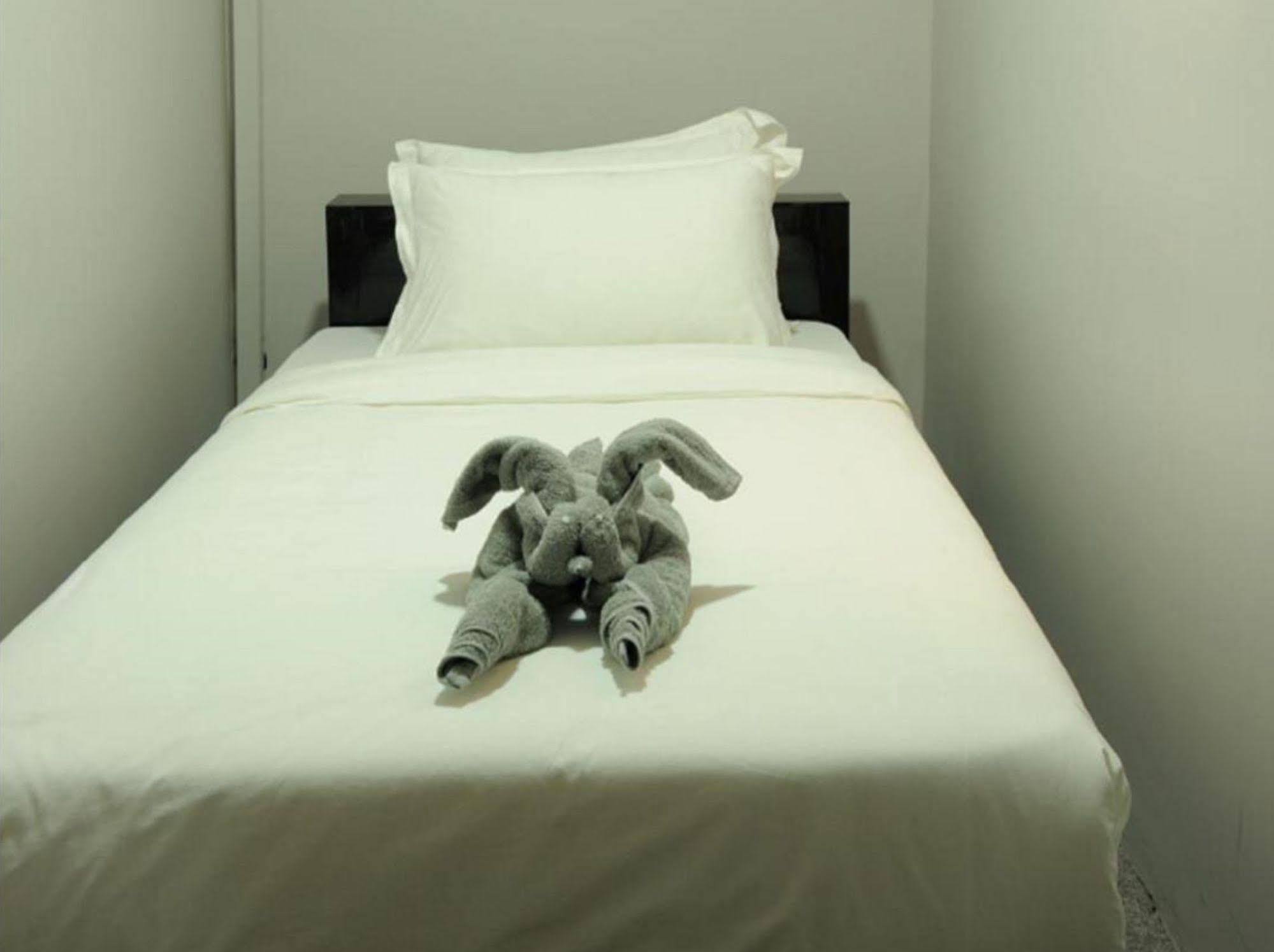 Space Boutique Hostel ヤンゴン エクステリア 写真