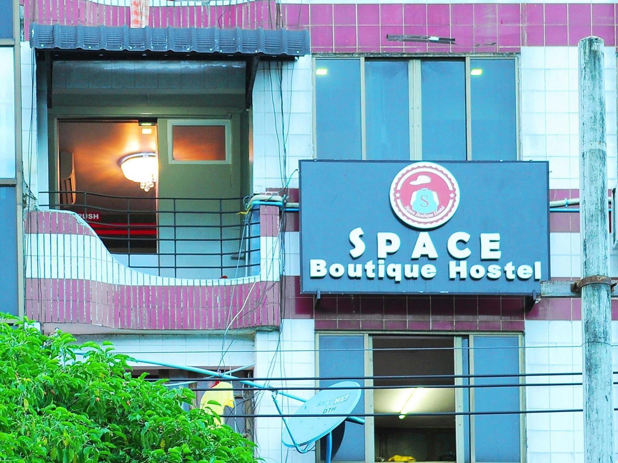 Space Boutique Hostel ヤンゴン エクステリア 写真
